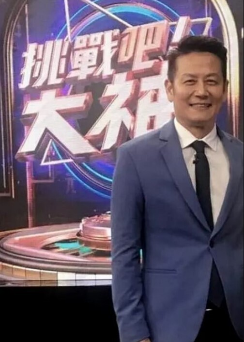 快手顶级东北骚妇菲儿居家偷汉通奸大黑逼兴奋潮喷 - 深夜电影