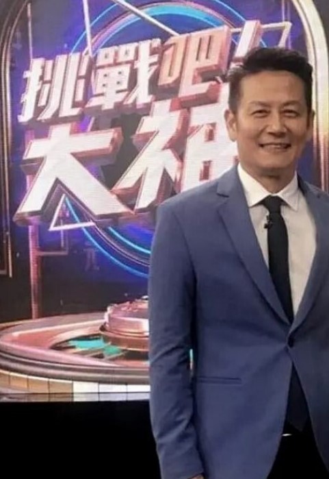 女儿卖萌发骚自拍和爸爸做爱 - 深夜电影